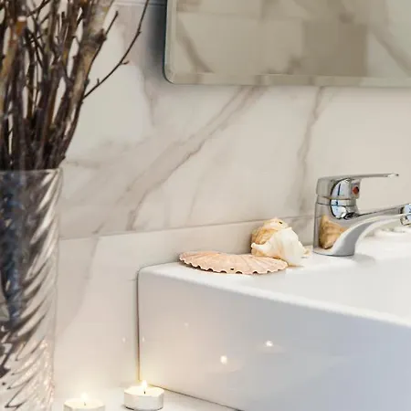 Anatoli Polichrono מלון דירות