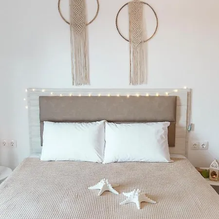 Anatoli Polichrono מלון דירות