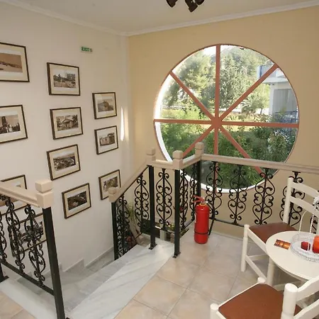 Anatoli Polichrono 3* بوليخرونو